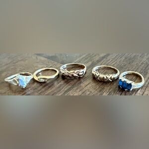 Elegant  10K Gold Women's Rings.
5 pieces size unknown for all 5
